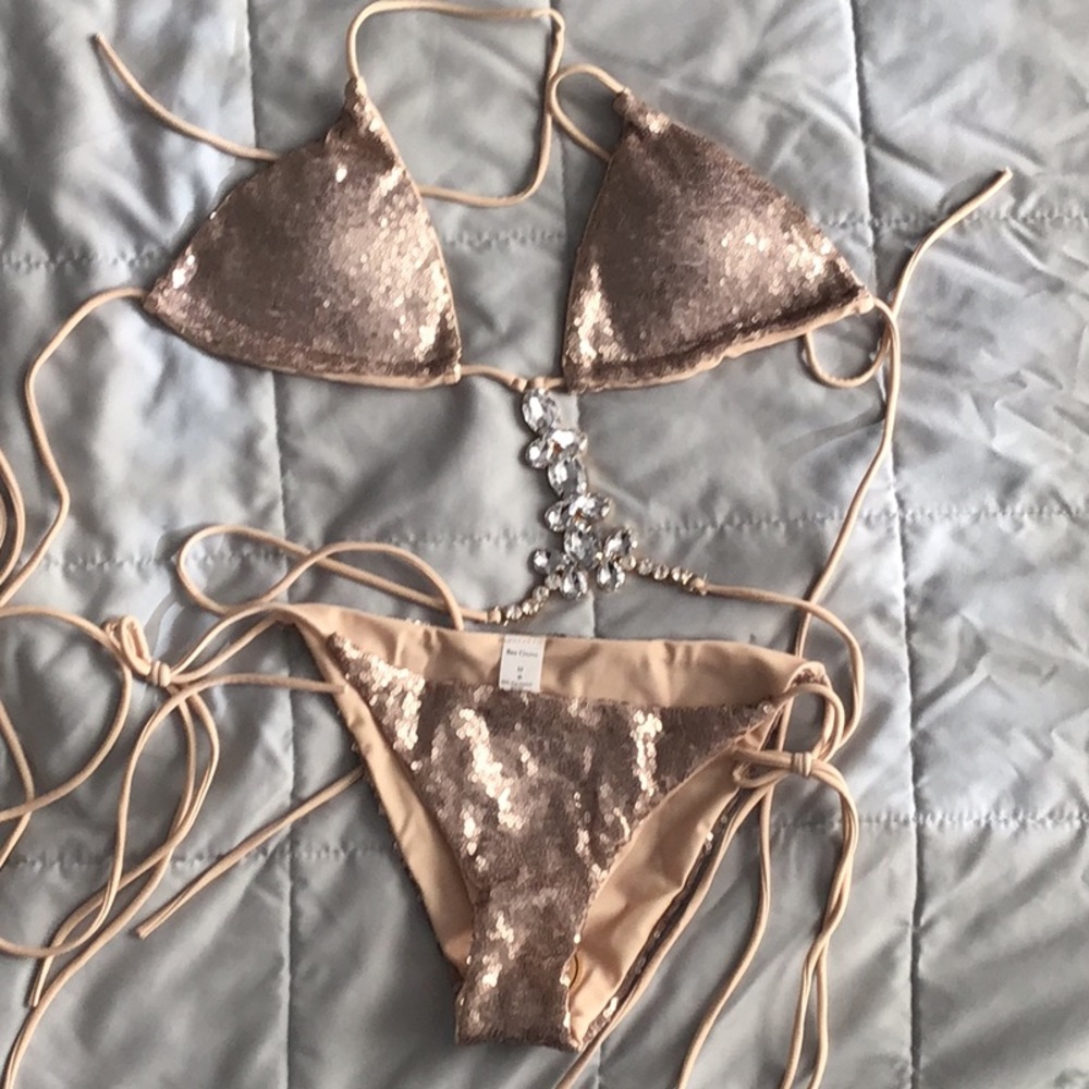 Sequence bikini